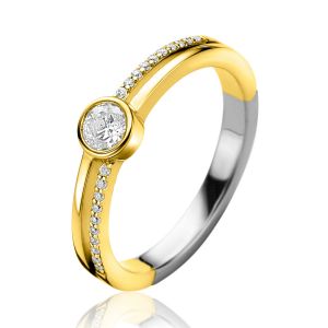 ZINZI gold plated zilveren multilook ring met ronde kastzetting van 5mm en twee banen. Bezet met witte zirconia's ZIR2625